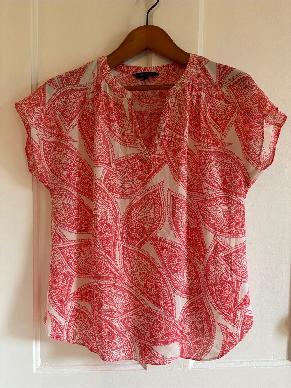 Banana Republic Red Paisley Split-Neck Short Sleeve Blouse